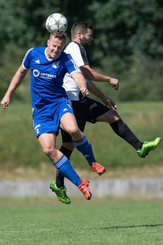 Henning Knuhr (l.), hier in einem früheren Spiel, köpfte für den FC ZWK Nebra gegen Mertendorf das „goldene“ Tor.