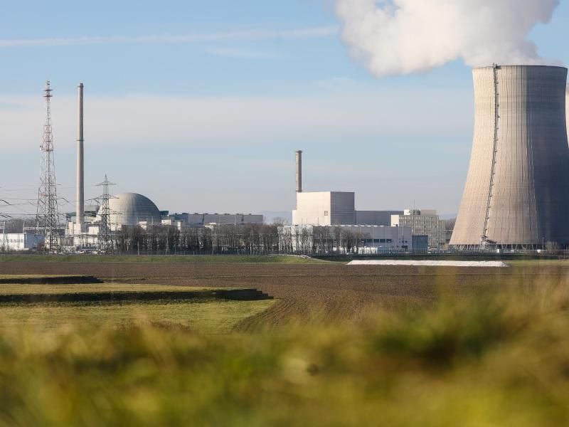 Das Foto zeigt das Kernkraftwerk Philippsburg wenige Tage vor der Abschaltung. Foto: Christoph Schmidt/dpa