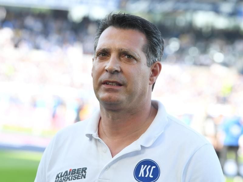 Trainer Alois Schwartz ist zu sehen. Foto: Uli Deck/Archiv