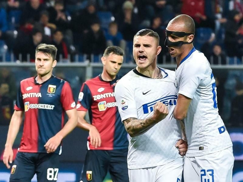 Mauro Icardi (2.v.r) jubelt mit seinem Teamkollegen Joao Miranda (r). Foto: Simone Arveda/ANSA/AP