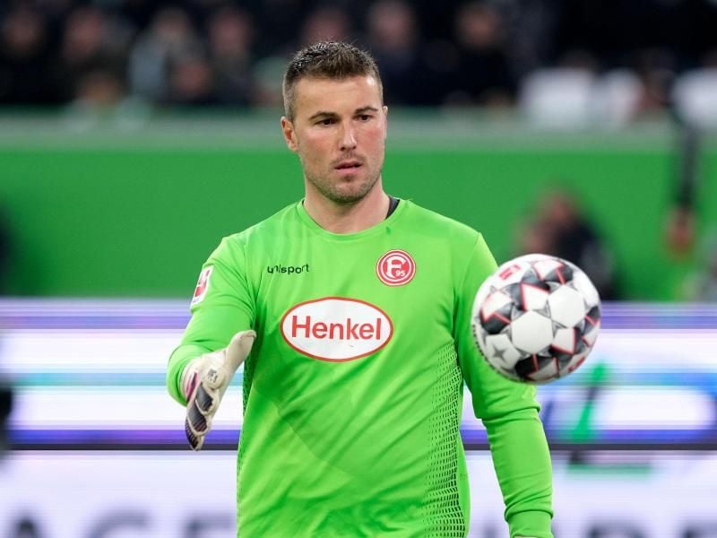 Zieht das Fortuna-Trikot nach dem Saisonende aus: Keeper Michael Rensing. Foto: Peter Steffen/dpa