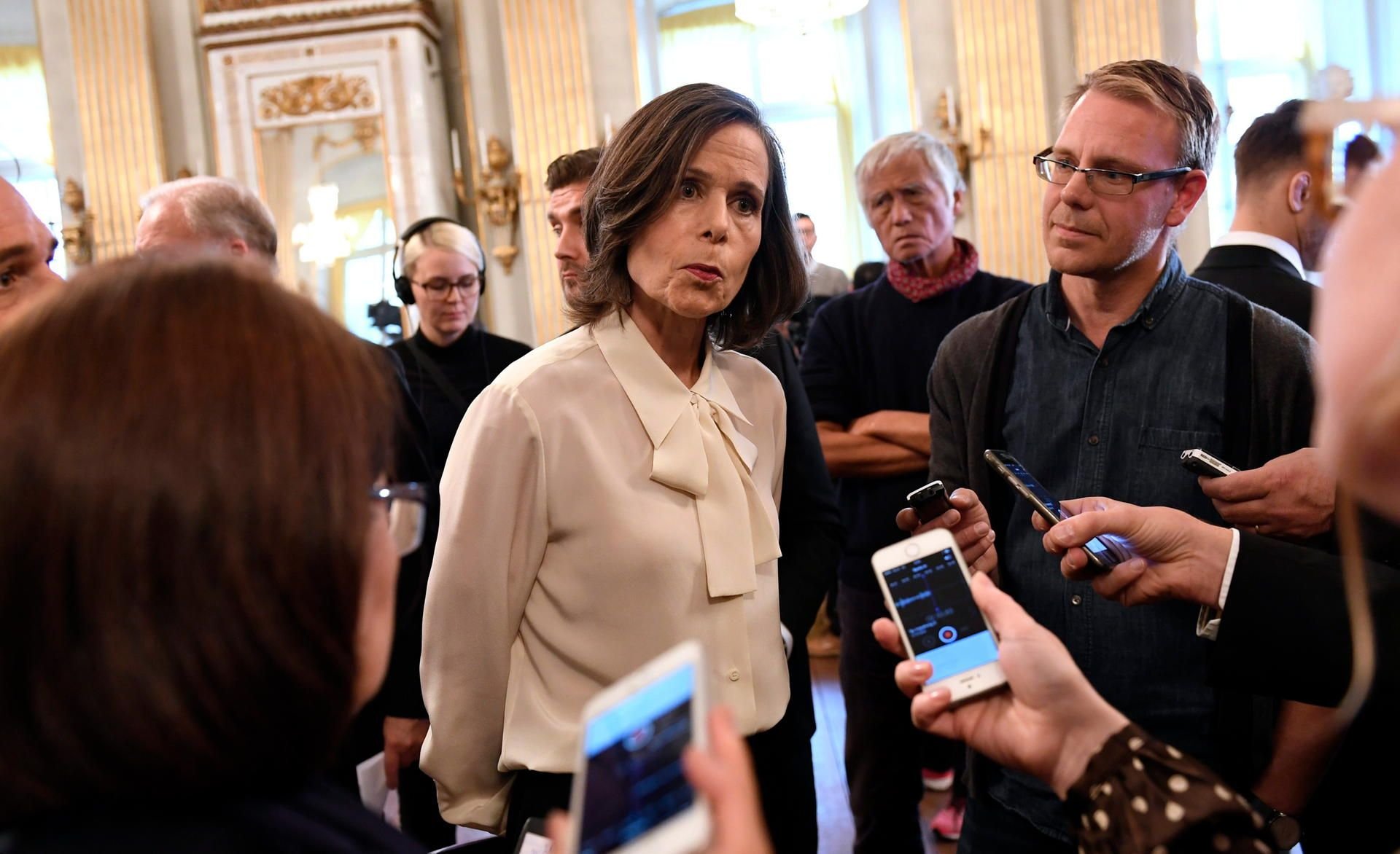 Sara Danius, Ständige Sekretärin der Schwedischen Akademie, der Jury für den Literatur-Nobelpreis, war bereits zuvor zurückgetreten.