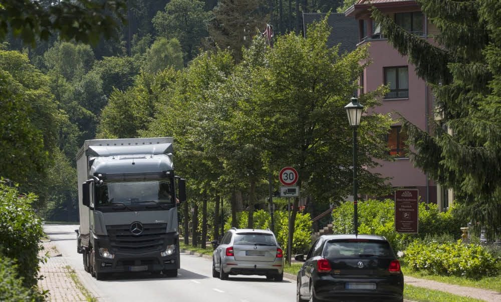 Auf einem kleinen Stück in Alexisbad herrscht bereits Tempo-30-Pflicht. Die Initiative gegen Lärmbelästigung fordert die Begrenzung für den gesamten Ort.
