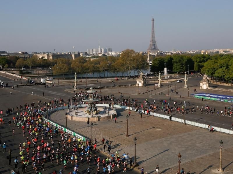 Wurde auf 2021 verschoben: Der Paris-Marathon. Foto: Thibault Camus/AP/dpa