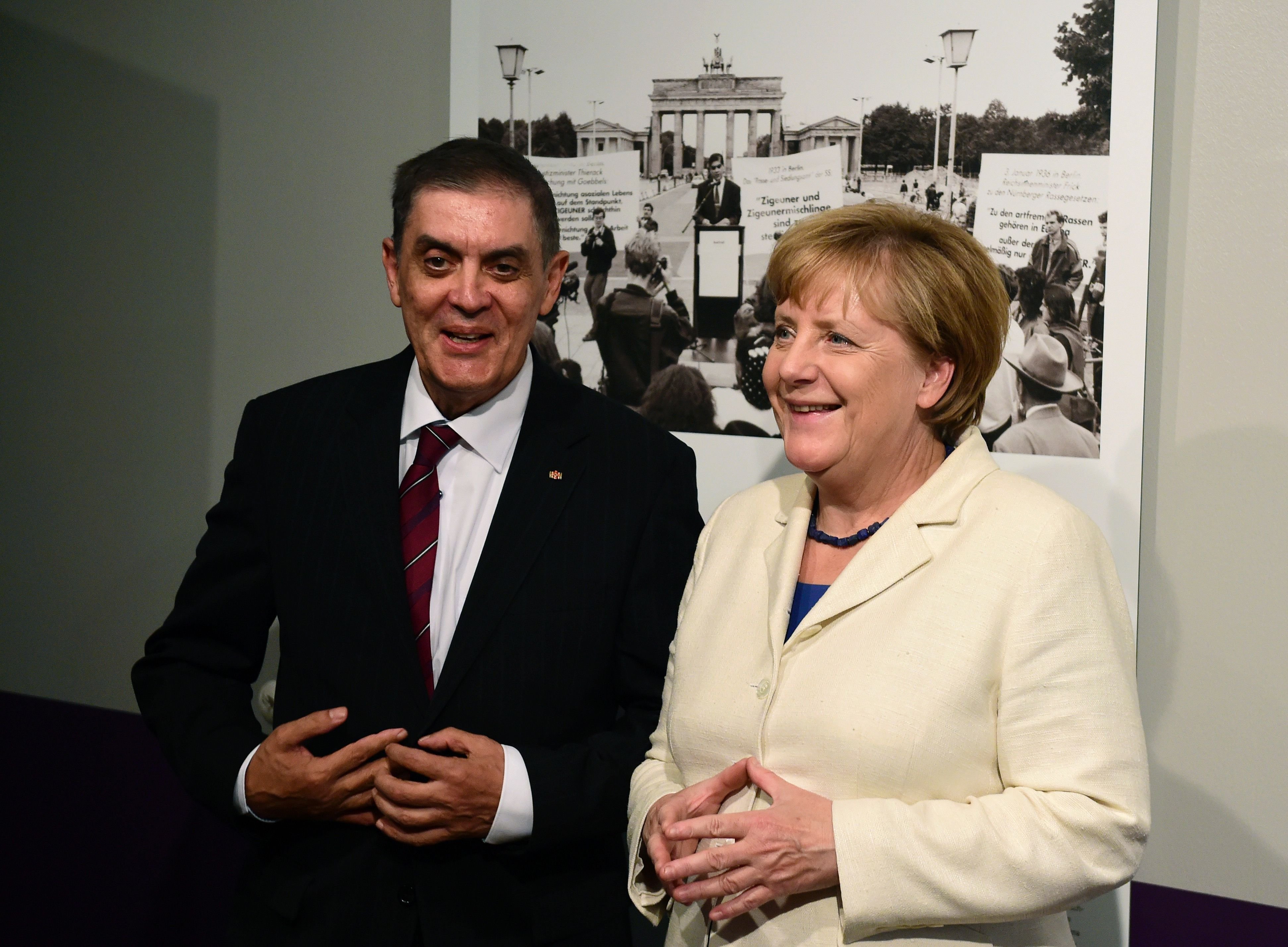 Der Roma-Zentralratsvorsitzende Romani Rose und Bundeskanzlerin Angela Merkel.