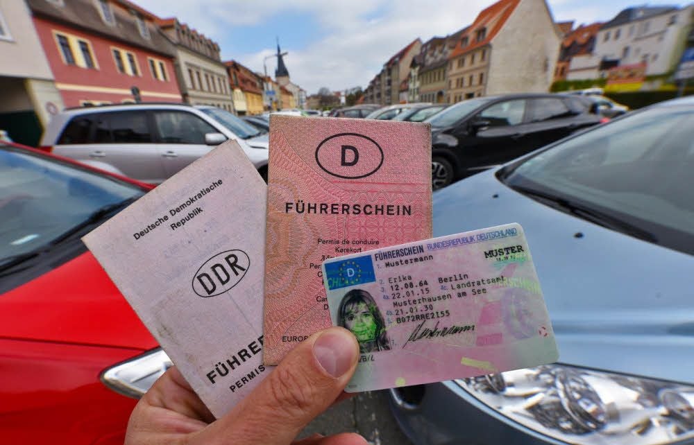 Die bunte Führerscheinwelt soll in ein paar Jahren verschwunden sein - dann kommt der einheitliche EU-Führerschein.