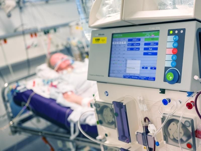 Eine Covid-19-Erkrankung kann auch zu Nierenversagen führen. Daher regten Forscher an, bei der Behandlung von Corona-Patienten frühzeitig auf Organbeteiligungen zu achten. Foto: Peter Kneffel/dpa