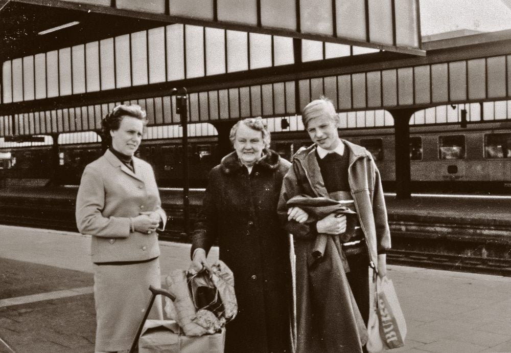 Nachdem Roland Halang 1966 vom DRK gefunden wurde, haben Oma (Mitte) und Tante ihn in Wesel besucht.