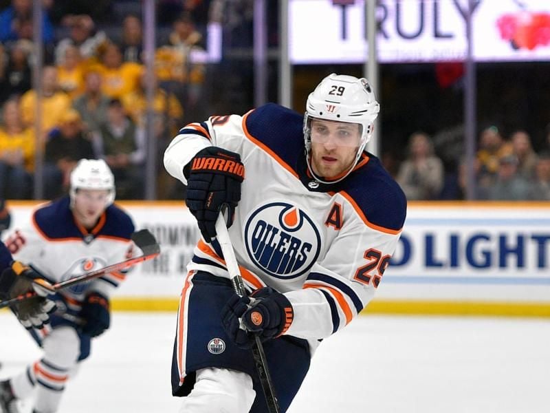 Geht mit gemischten Gefühlen den Neustart in der NHL an: Leon Draisaitl von den Edmonton Oilers in Aktion. Foto: Steve Roberts/Cal Sport Media/CSM via ZUMA Wire/dpa