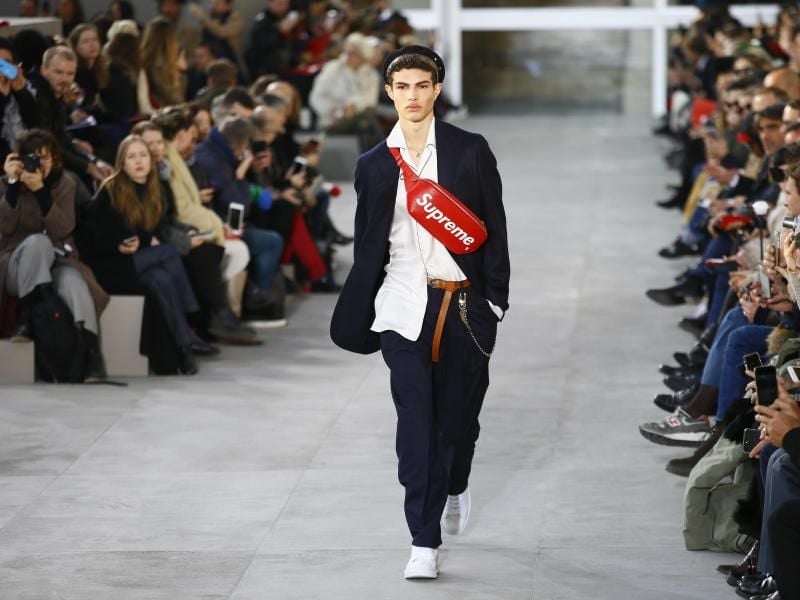 So trägt man eine Brusttasche heute. Foto: François Mori