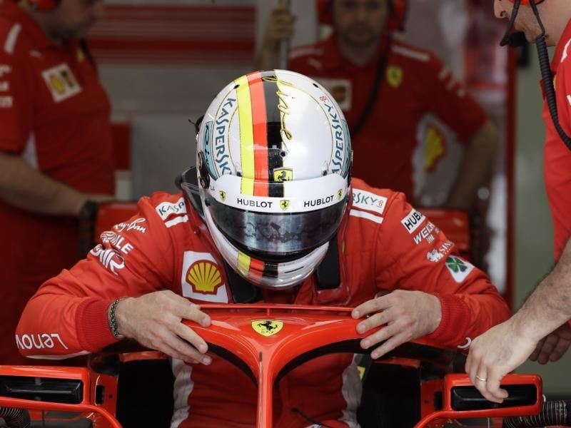 Sebastian Vettel und sein Ferrari-Team. Foto: Luca Bruno/AP