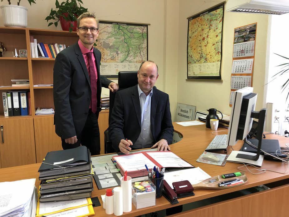 Michael Scheiner (l.) ist neuer Dezernent für die Innere Verwaltung beim Kreis und soll dem stellvertretenden Landrat Hartmut Handschak helfen.