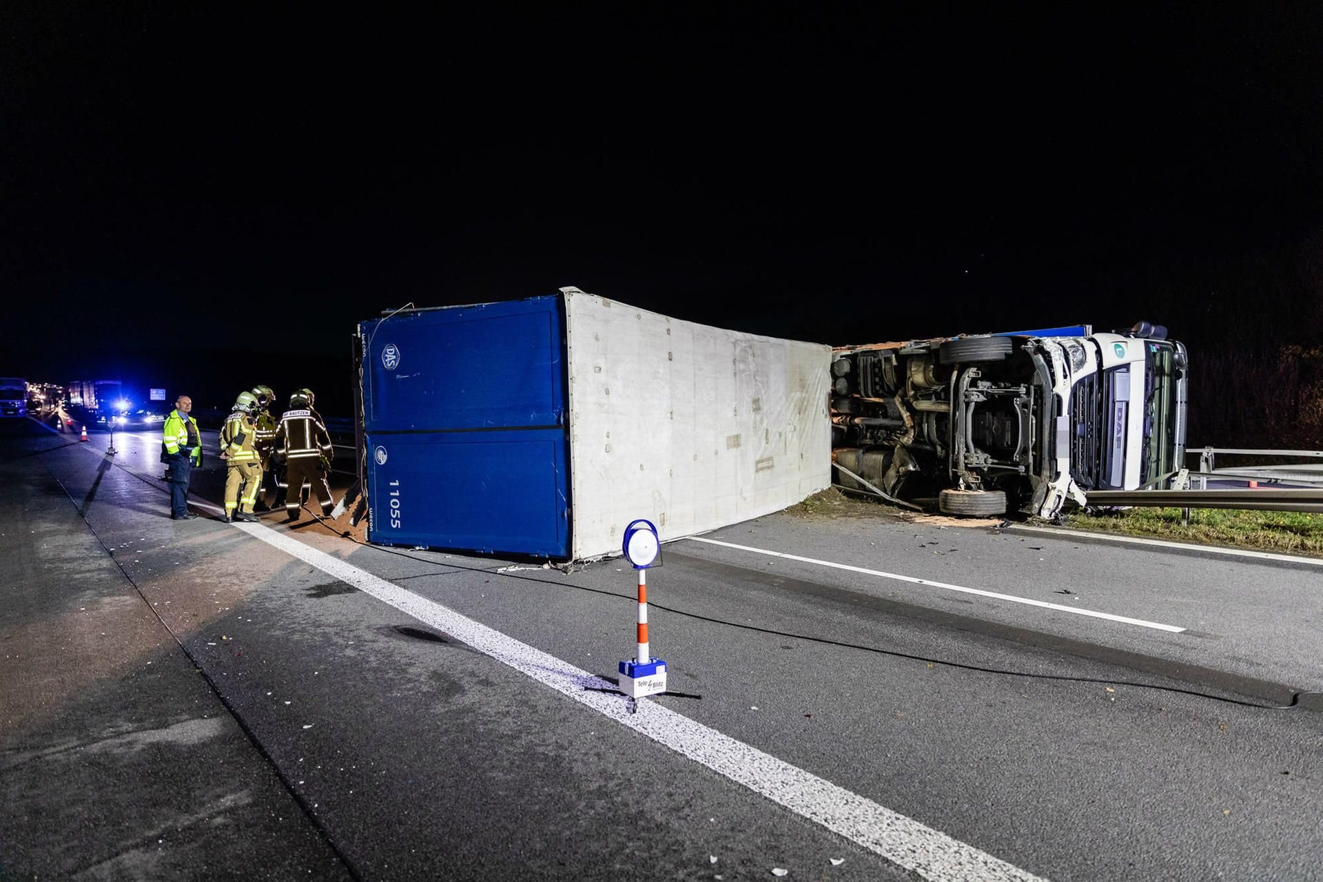 Auf der A4 ist es am frühen Mittwochmorgen zu einem Lkw-Unfall gekommen.