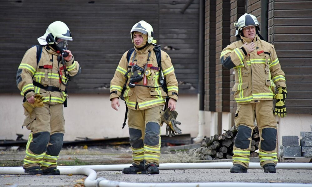 Nur mit schwerem Atemschutz konnte man den Flammen näher kommen.