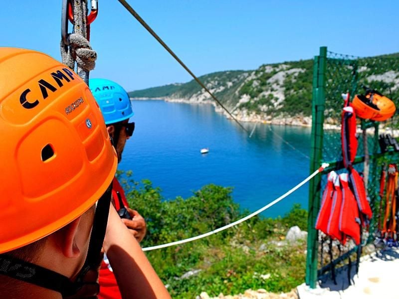 In der Kvarner-Bucht in Kroatien hat eine neue Zipline-Strecke eröffnet. Foto: Crikvenica Tourist Board
