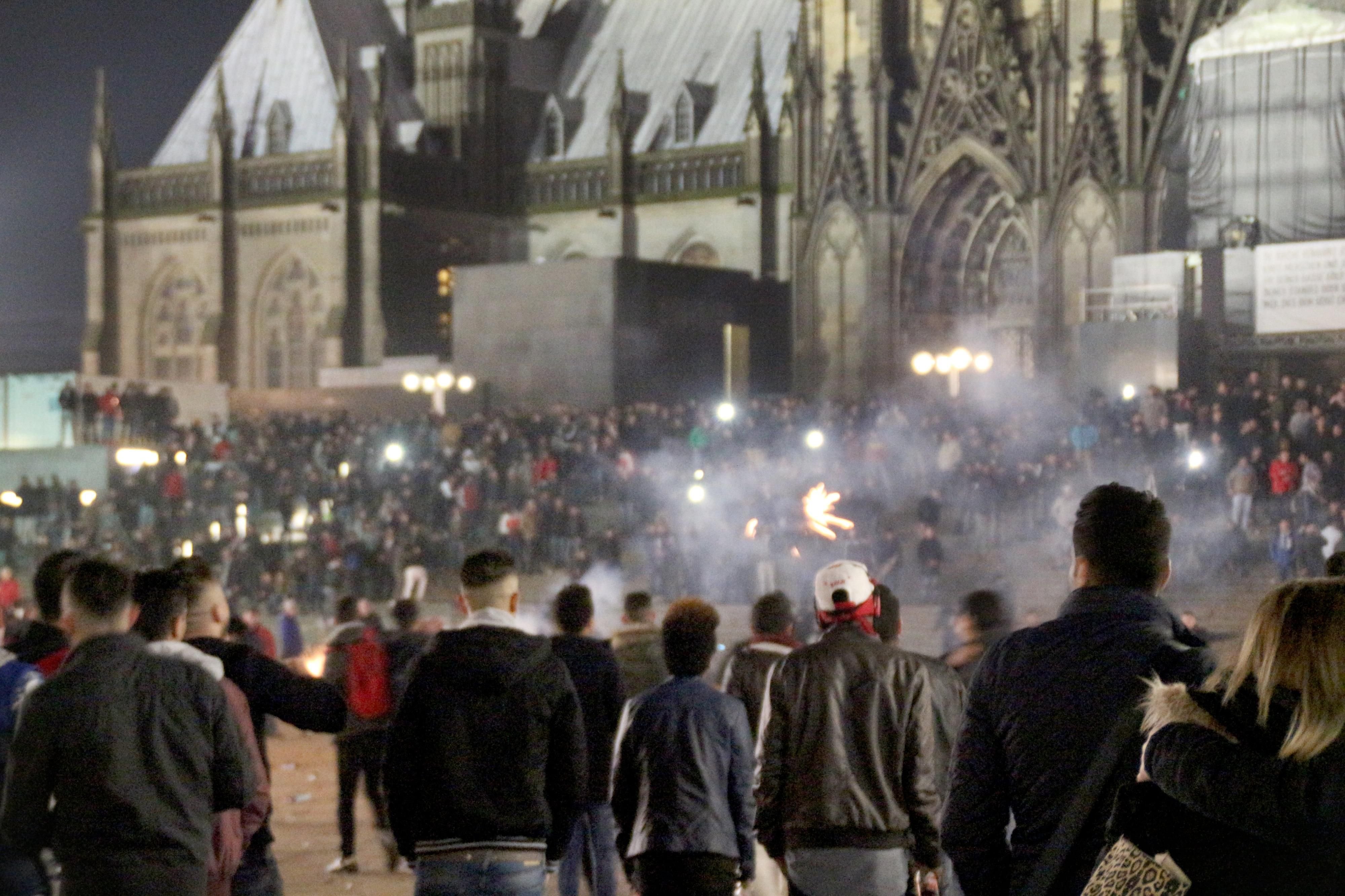 Szenen aus der Silvesternacht am Kölner Hauptbahnhof.