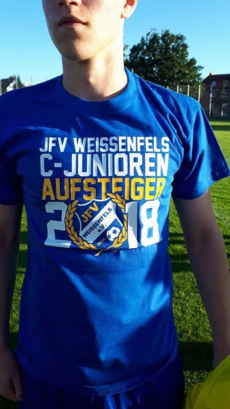 Für den Aufstieg wurden eigene T-Shirts gedruckt.