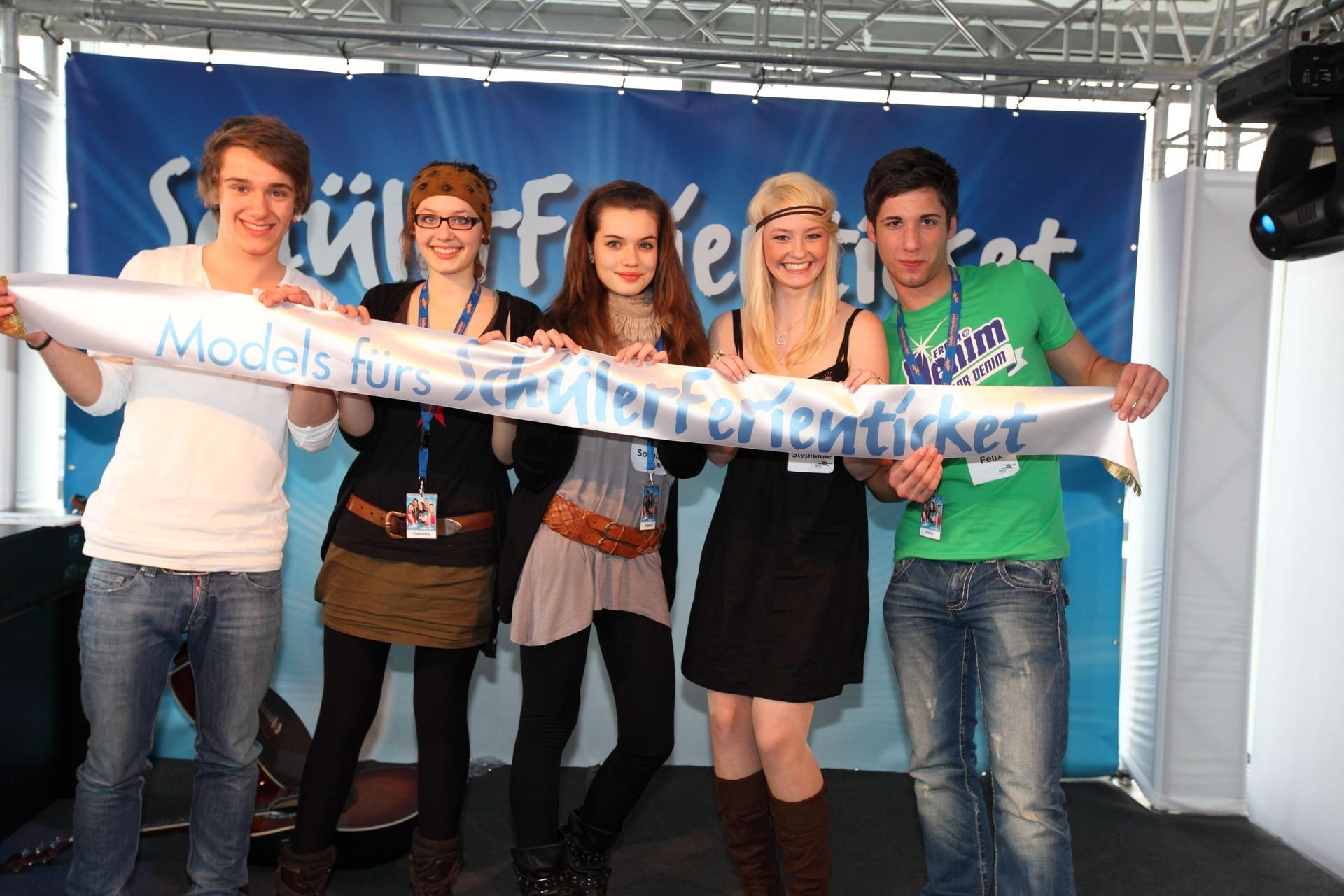 Sophia Koch (Mitte) präsetierte 2011 das Schülerferienticket Sachsen-Anhalt