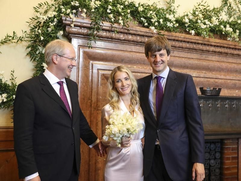 Ernst August von Hannover und Ekaterina Malysheva haben sich von Oberbürgermeister Stefan Schostok trauen lassen. Foto: Rainer Dröse/HAZ