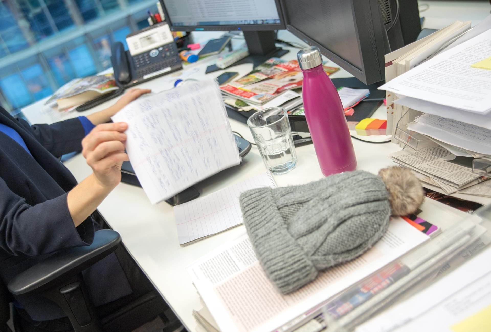 Kreatives Chaos am Arbeitsplatz ist keine Seltenheit in deutschen Büros.