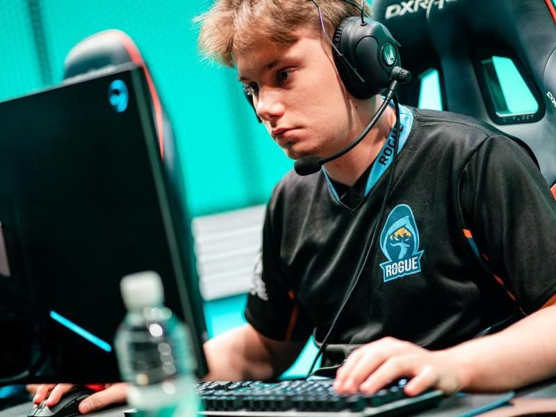 Kacper „Inspired” Słoma steht mit seinem Team Rogue auf dem 7.Platz der Liga. Foto: Riot Games