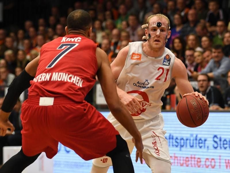 Vechta muss vor den Playoffs auch auf Seth Hinrichs (r) verzichten. Foto: Carmen Jaspersen