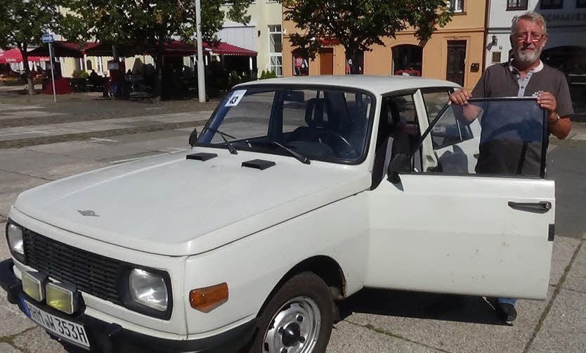 Peter Hoppe hat mit seinem Wartburg die Oldtimer-Rallye gewonnen.
