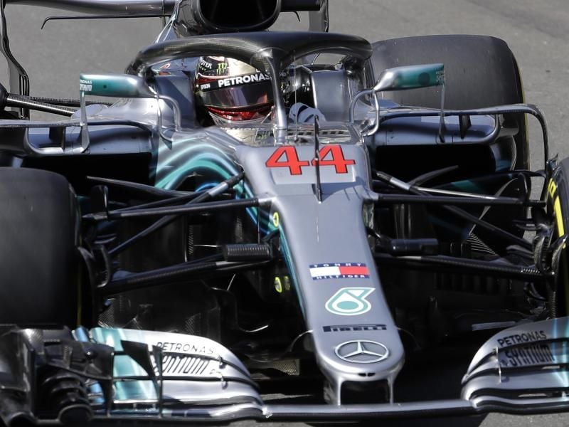 Der Brite Lewis Hamilton hat sich die Pole Position für das Rennen in Silverstone gesichert. Foto: Luca Bruno/AP