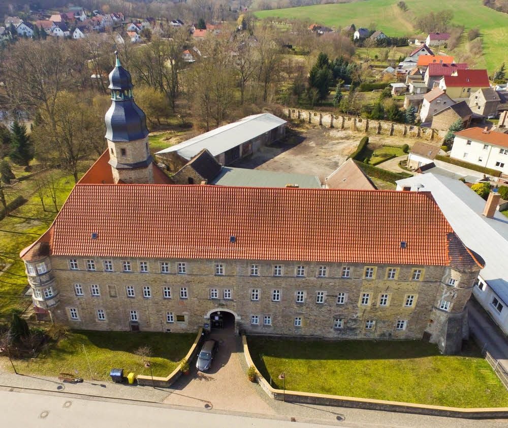 Das Schloss in Schochwitz ist das prägende Gebäude in dem Saalekreis-Ort.