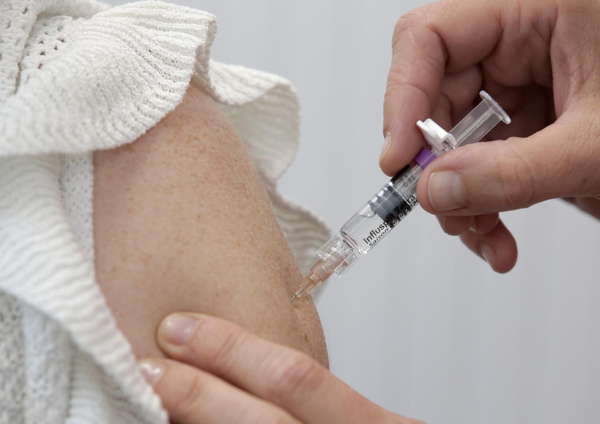 Seit Oktober 2019 hat es in Deutschland 20.702 Influenza-Fälle gegeben – eine Impfung kann vor der Infektion schützen.