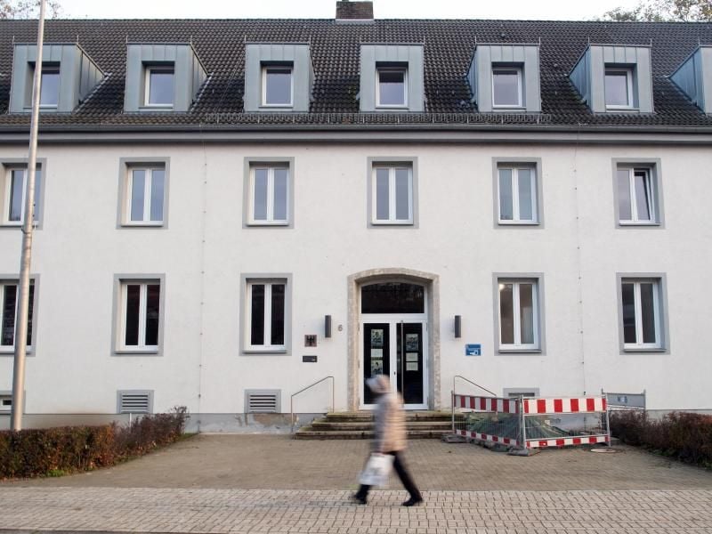 Aus diesem unscheinbaren Zollamt in Emmerich am Rhein sind 6,5 Millionen Euro gestohlen worden.