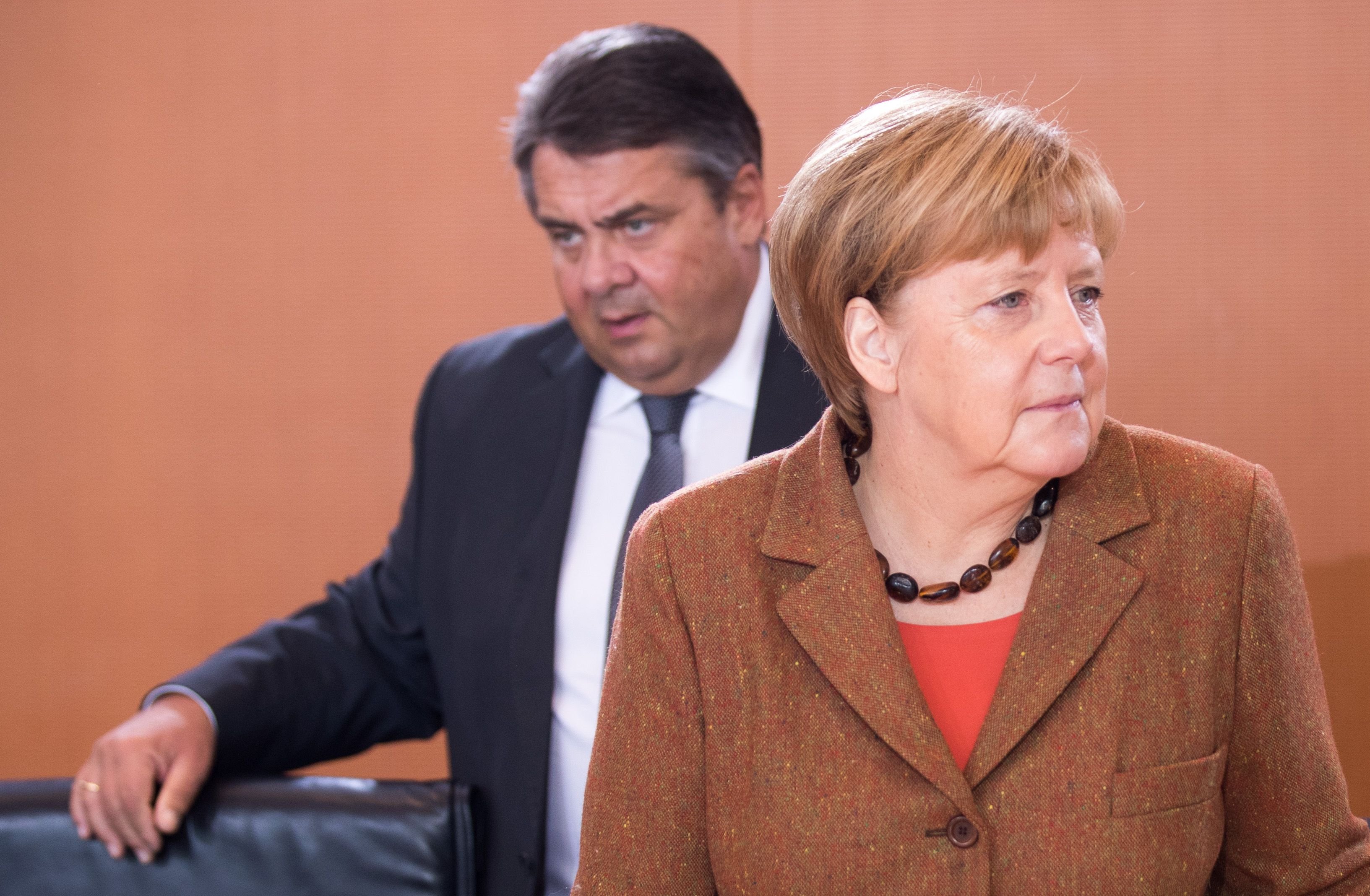 Kanzlerin Merkel und Vizekanzler Gabriel bei einer Kabinettssitzung im Oktober 2016.