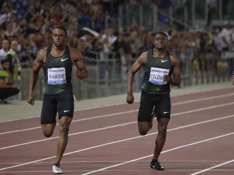 Ronnie Baker (l) gewann in 9,90 Sekunden das 100-Meter-Rennen beim Diamond-League-Meeting in London. Foto: Gregorio Borgia