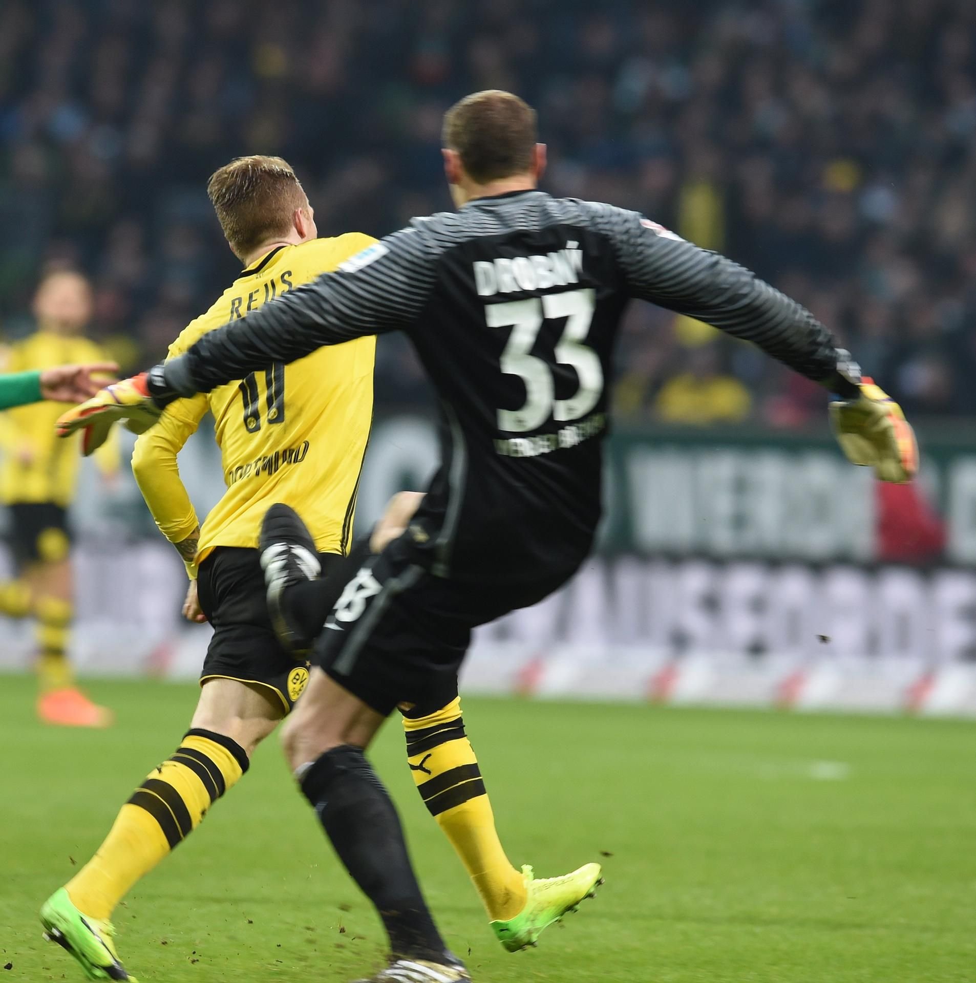 Drobny flo gin der zweiten Hälfte vom Platz, weil er mit einem rüden Foul fernab der Strafraumgrenze den angreifenden Marco Reus stoppte.