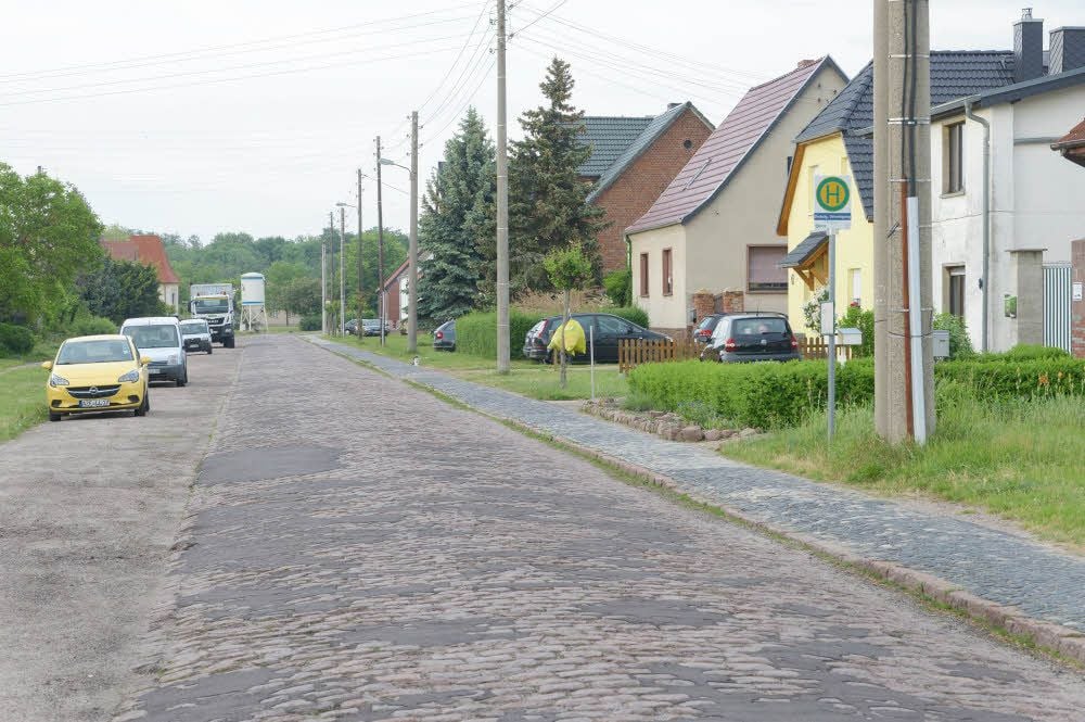 Provisorisch geflickt, holprig und kaputt: Die Ortsdurchfahrt der L 149 in Diebzig muss dringend ausgebaut werden.