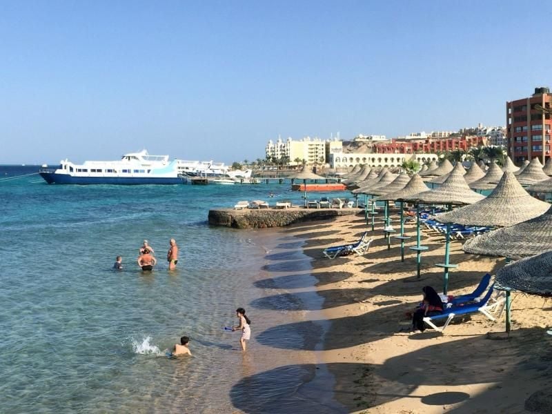 Eine Reisewarnung für das Land gilt noch, aber Touristen dürfen wieder einen Strand-Urlaub in Ägypten verbringen. Foto: picture alliance / Benno Schwinghammer/dpa