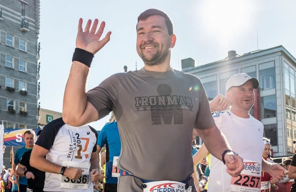 Alexander Plehn beim Start zum Halbmarathon. Noch im Januar wäre er nicht auf die Idee gekommen, einen solchen Lauf zu bestreiten.