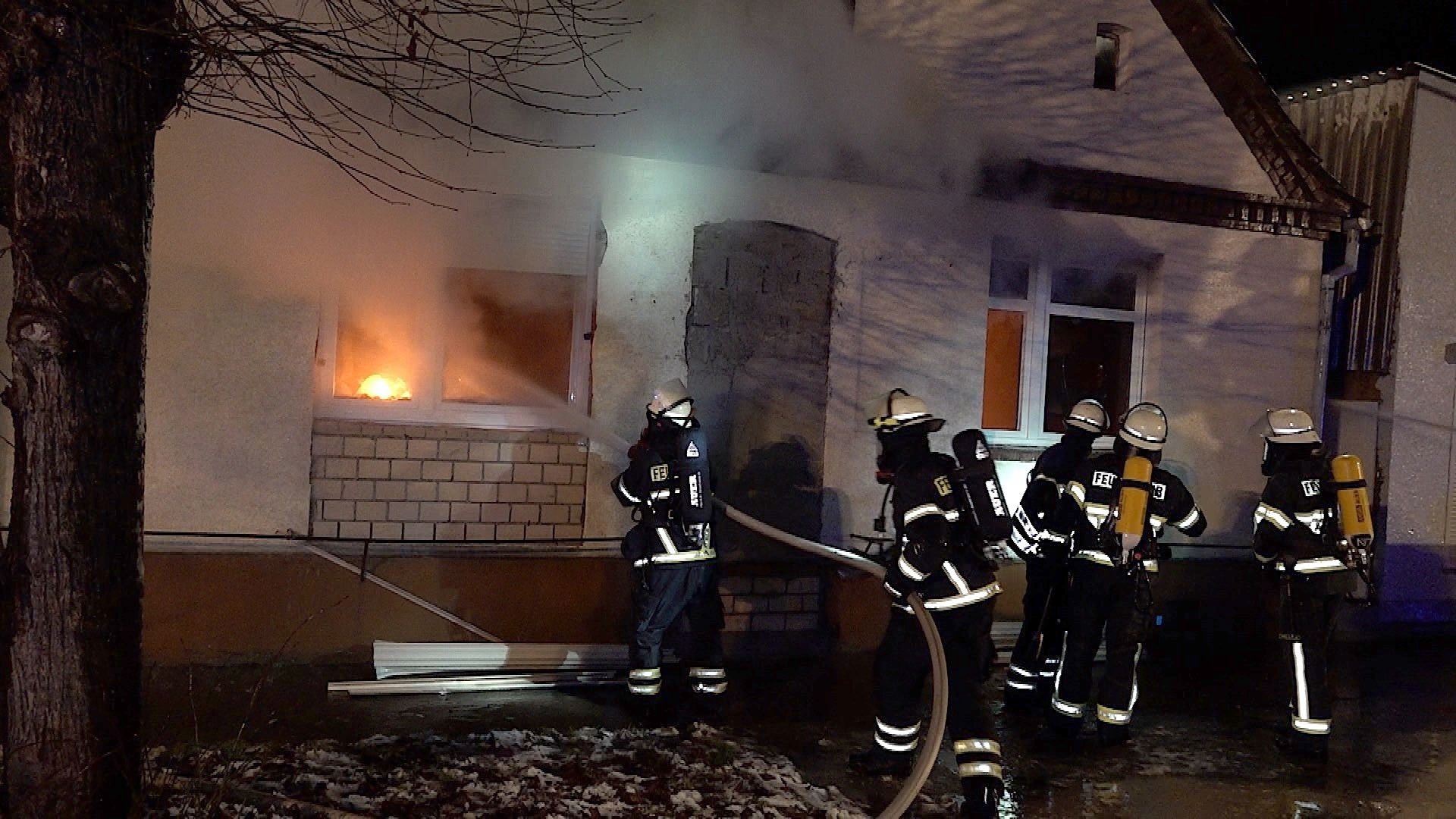Bei einem Feuer in Letzlingen ist ein Wohnhaus fast vollständig ausgebrannt.