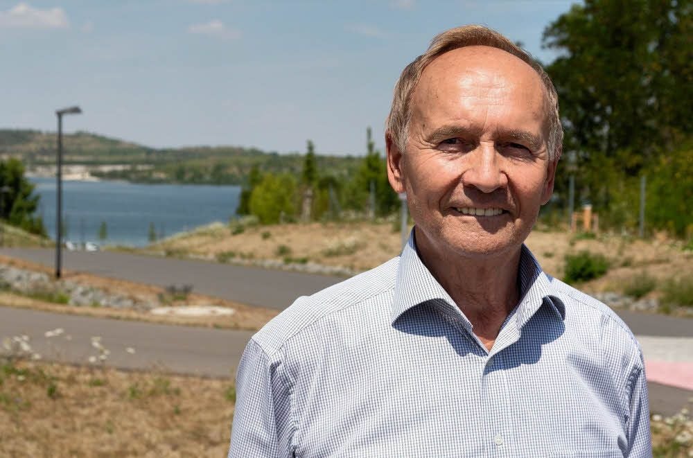 Heinz Keller hat die Mueg 1990 gegründet. Ihre erste Aufgabe war die Entsorgung von im Tagebau Geiseltal abgelagertem Säureharz. Die Becken befanden sich etwa an der Stelle, wo heute der Hafen-Parkplatz von Braunsbedra ist.