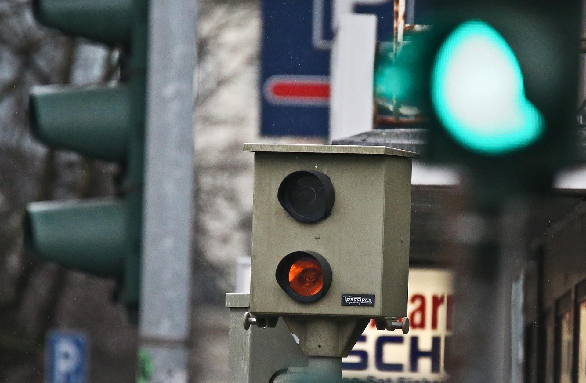 In Leipzig haben Unbekannte einen Blitzer abgesägt und mitgenommen. (Symbolfoto)