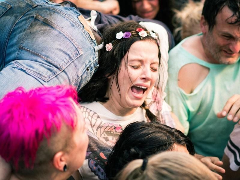 Antonia (Jella Haase) stand kurz vor dem Abitur und wollte einfach nur feiern, als sie in den Tunnel der Duisburger Loveparade geriet. Foto: Alexander Fischerkoesen/WDR