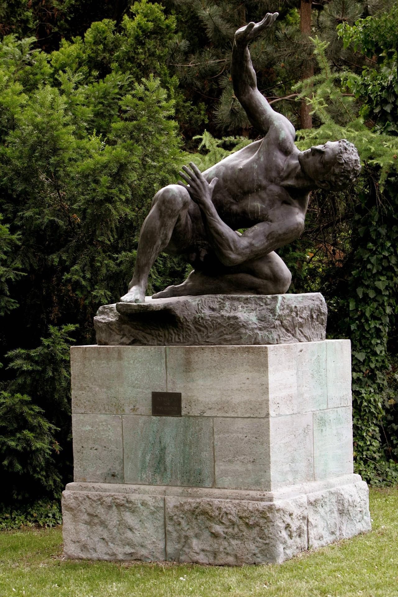 Skulptur „Athlet“ von Max Klinger im Leipziger Zoo