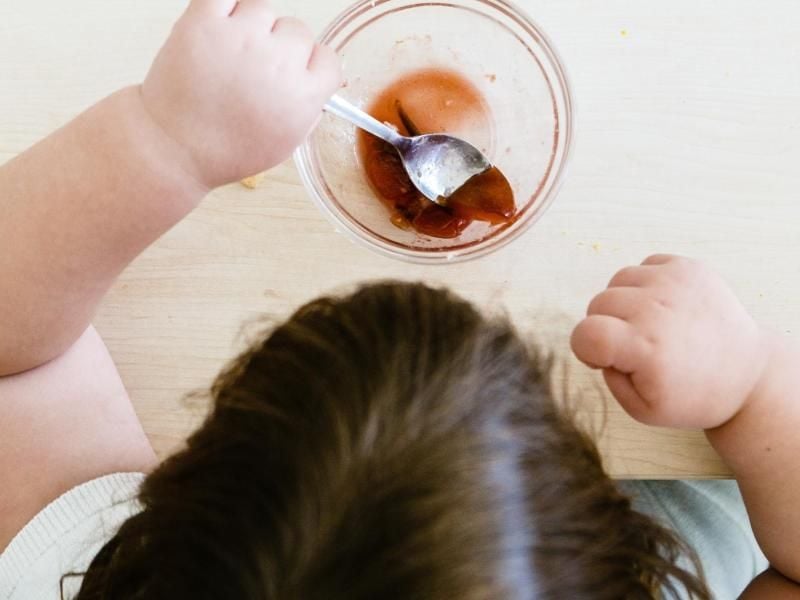 Etwas Süßes als Trostpflaster oder zur Belohnung: So fördern Eltern ungesundes Essverhalten bei Kindern. Foto: Markus Scholz