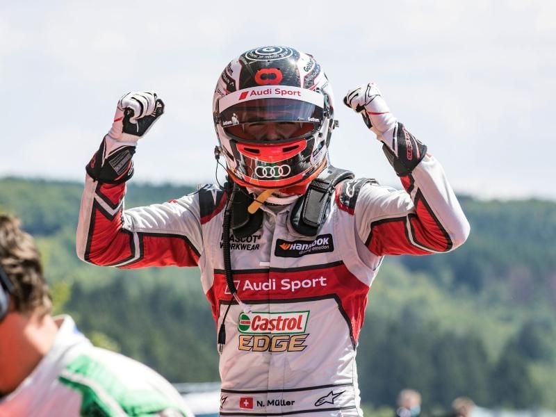 Der Schweizer Nico Müller vom Audi Sport Team freut sich über seinen Sieg auf dem Lausitzring. Foto: Jürgen Tap/Hoch Zwei/dpa/Archivbild