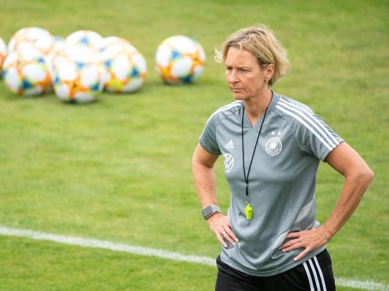 Wird mit Deutschlands Fußballfrauen nicht gegen England spielen: Trainerin Martina Voss-Tecklenburg. Foto: Sebastian Gollnow/dpa