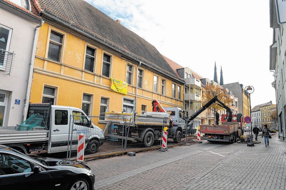 Die ersten Vorbereitungen für die kommende Baustelle in der Magdeburger Straße laufen schon.