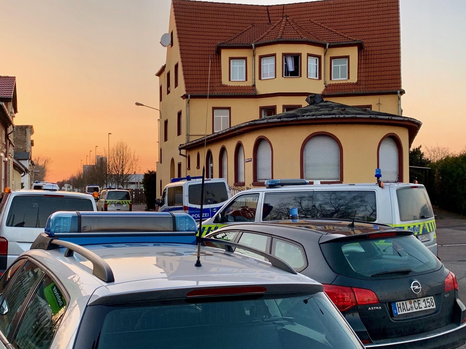 In einem Bordell in Trotha wurde ein Mann durch Messerstiche lebensgefährlich verletzt.