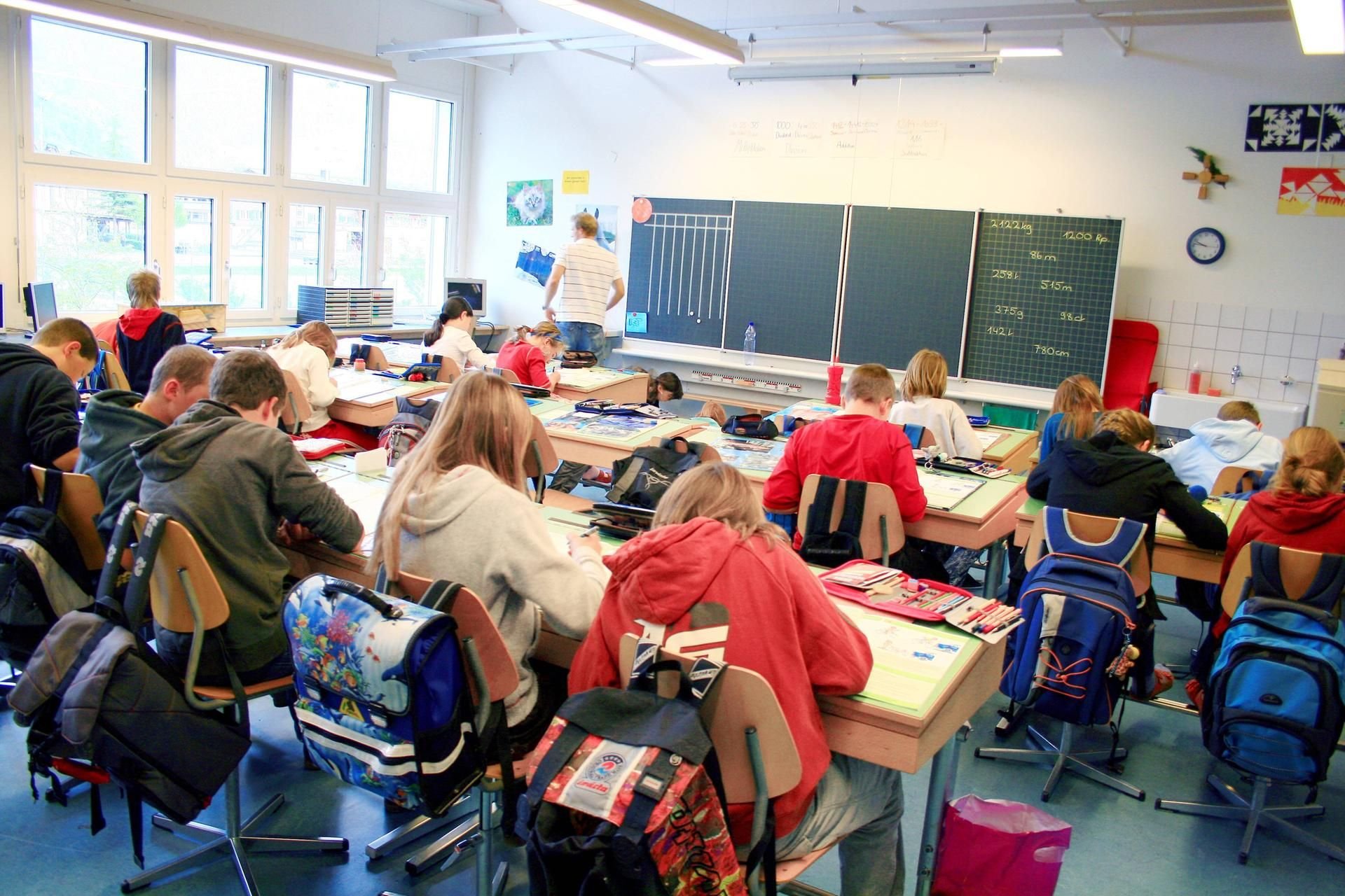 Die Klagen von zwei Elternpaaren waren erfolgreich: Die Stadt muss weitere Schüler an den beiden Integrierten Gesamtschulen (IGS) zulassen.