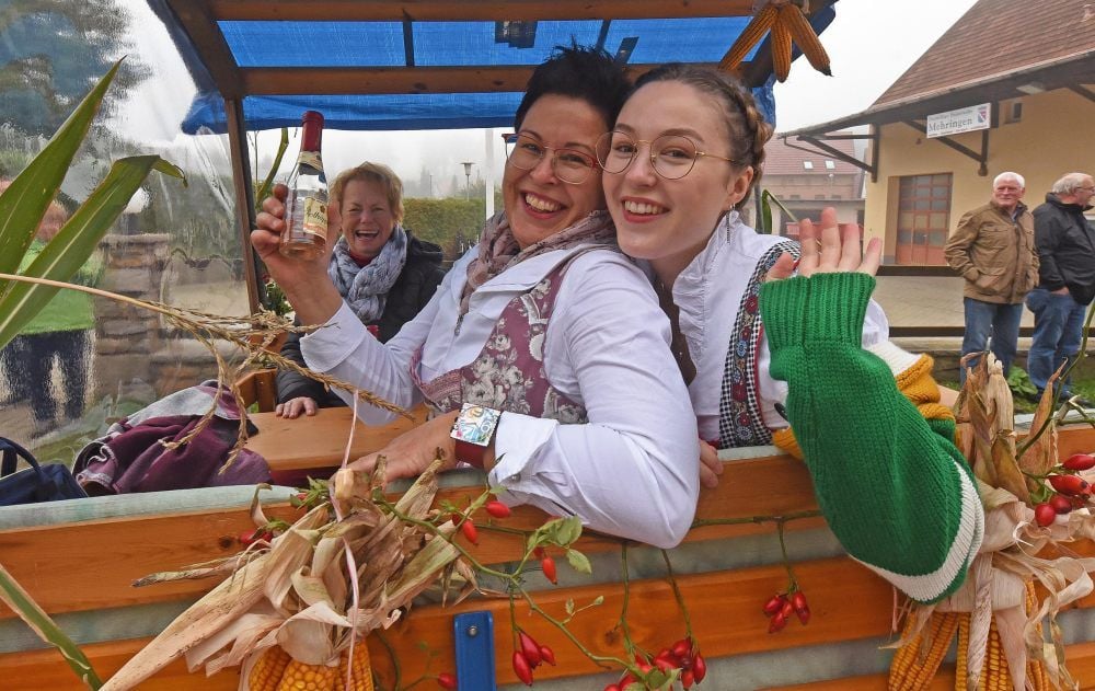 Gut gelaunt durch den Herbst: Die Teilnehmer des Umzuges in Mehringen hatten ihren Spaß.