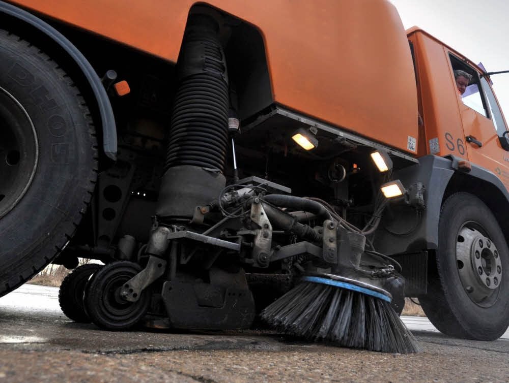 Die Kehrmaschine soll regelmäßig durch alle Ortsteile fahren.